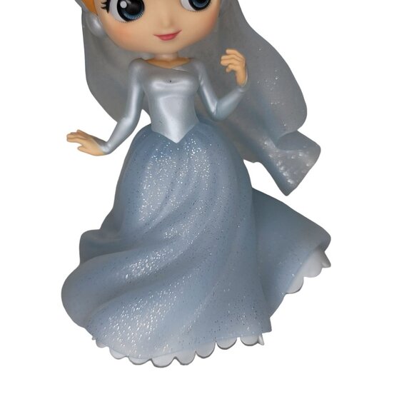 Disney Cinderella Blue Glitter Wedding Dress Q Posket Figure from japan - Picture 5 of 6